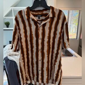 Express giraffe print Rayon Short Sleeve Shirt
